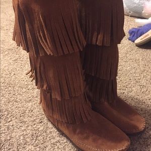 Minnetonka 3 later boots